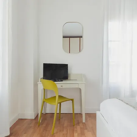 Gohost - Stylish And Charming Flat Between Navigli And Duomo Apartment *